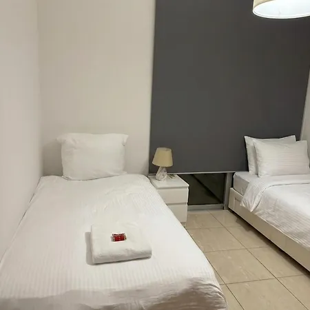 Апартаменти Lux Beachside Ларнака